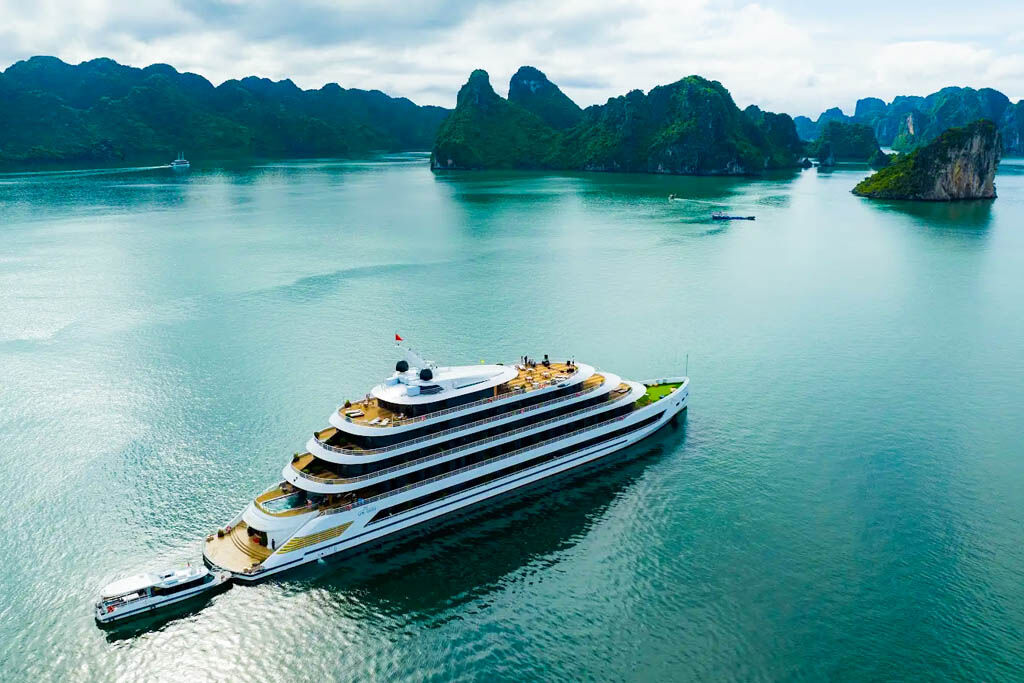 Discover Halong Bay’s hidden gems aboard your luxury cruise